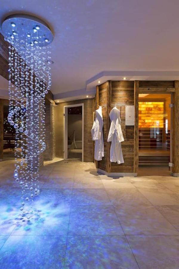 Spacious Corner Apartment In Aparthotel Kleinwalsertal Mittelberg Exterior photo