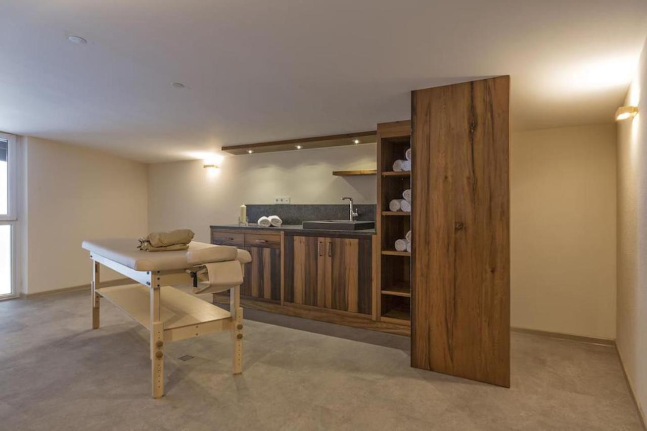 Spacious Corner Apartment In Aparthotel Kleinwalsertal Mittelberg Exterior photo