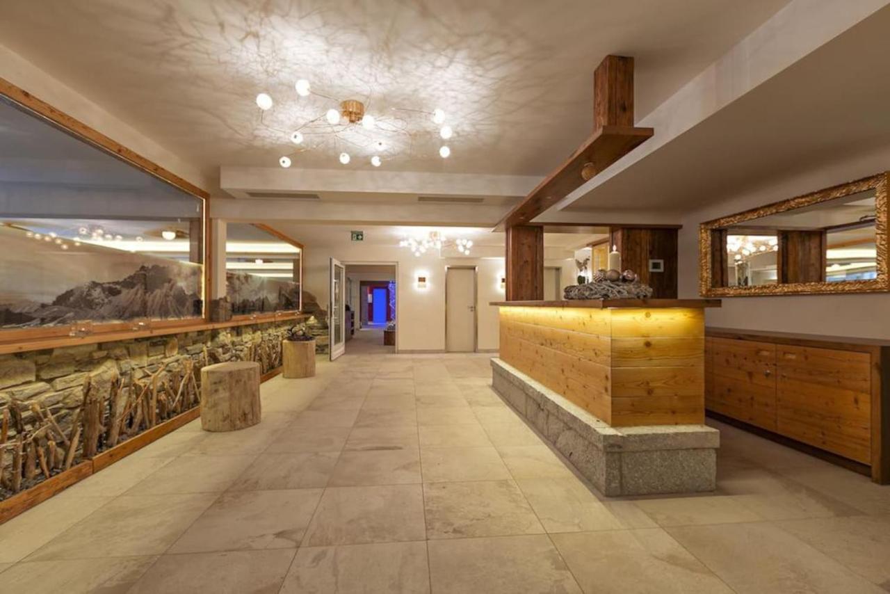 Spacious Corner Apartment In Aparthotel Kleinwalsertal Mittelberg Exterior photo